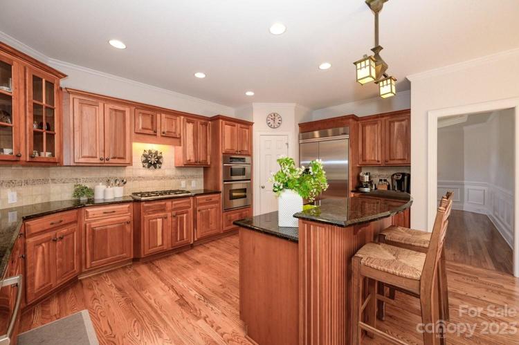 Kitchen with center island