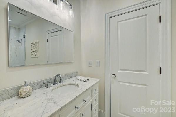 Upper Level Full Bath