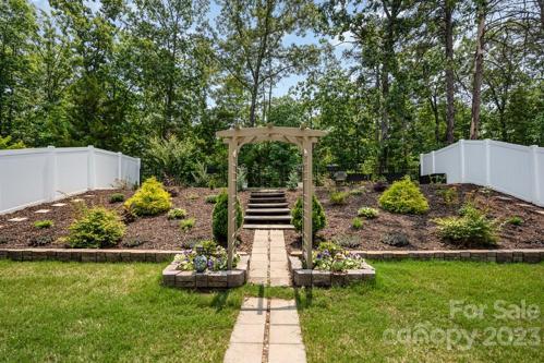 Peaceful private backyard, backs to woods