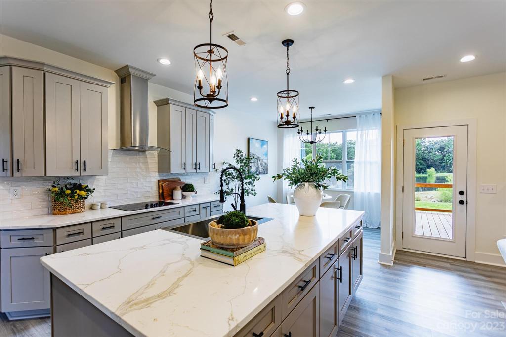 kitchen island/ kitchen