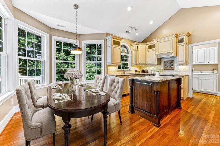 Breakfast area virtually staged.