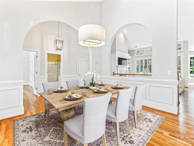 Dining room virtual staged