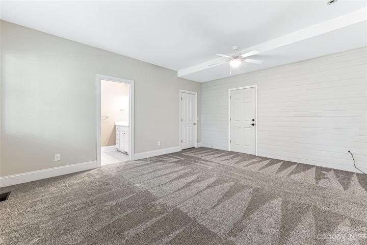 Suite on the lower level with full bath, walk-in closet, and workshop