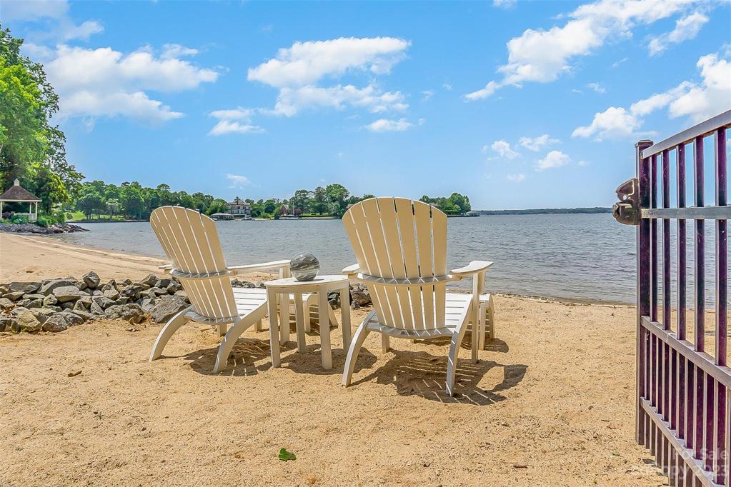 Enjoy the waves lapping, the fish jumping with your feet in the sand!