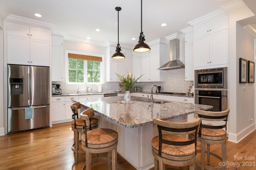 Oversized Island in Gourmet Kitchen! Light and Bright!
