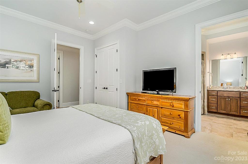 Second Bedroom on main with Ensuite!