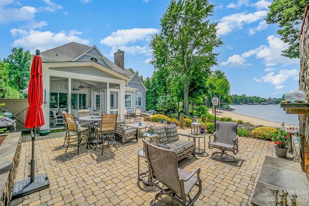 Entertaining area with a view!