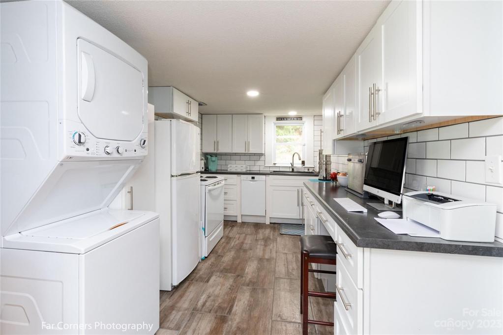 Apartment Kitchen & Laundry