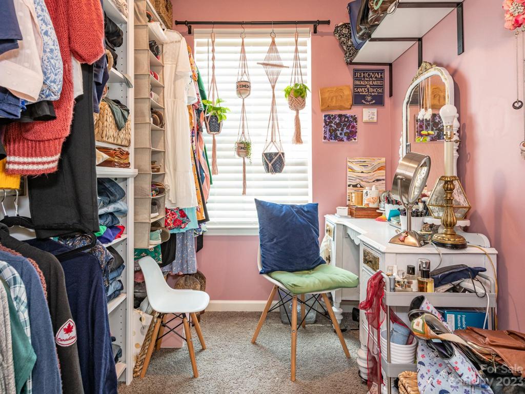 Walk-in closet / vanity space