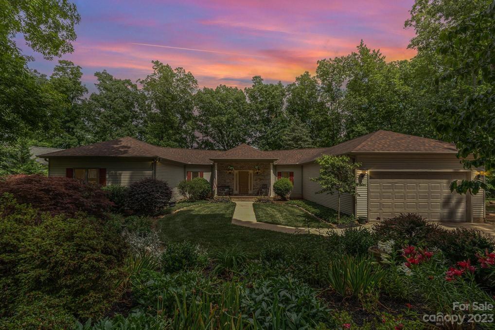 Welcome to 3.01 acres on High Rock Lake!