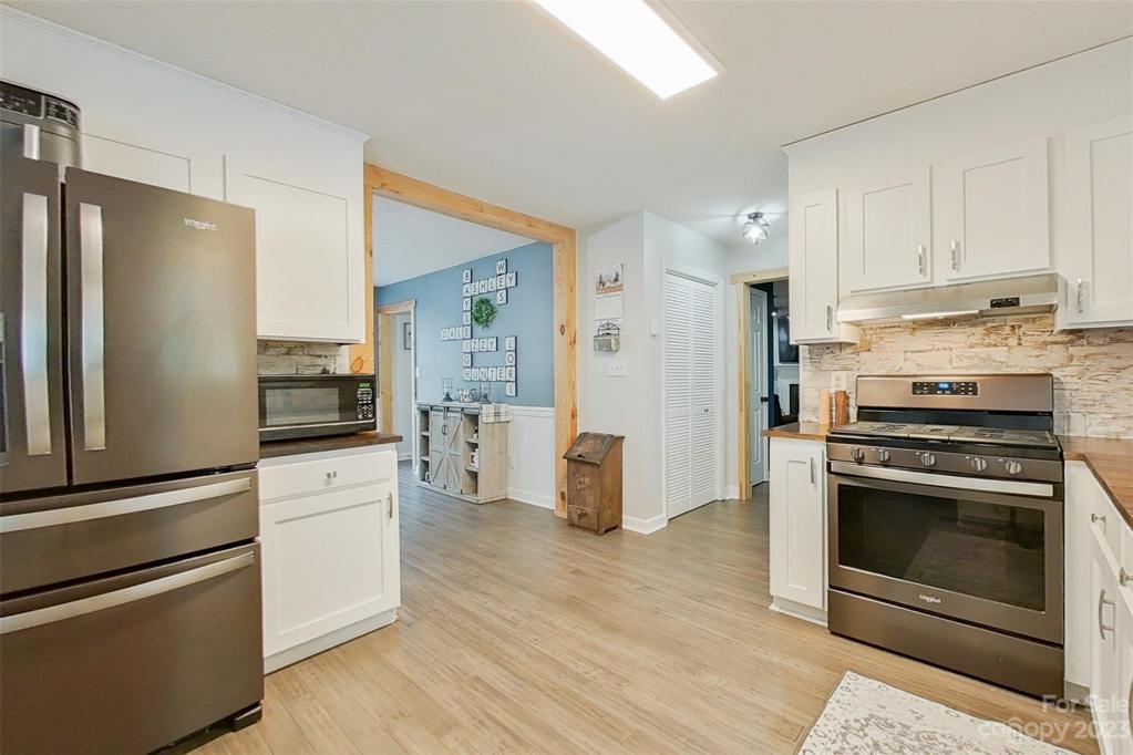 Kitchen (Main Floor)