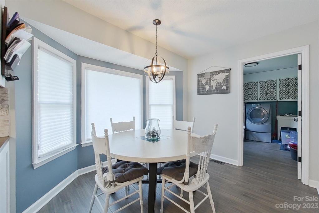 Breakfast Room (Main Floor)