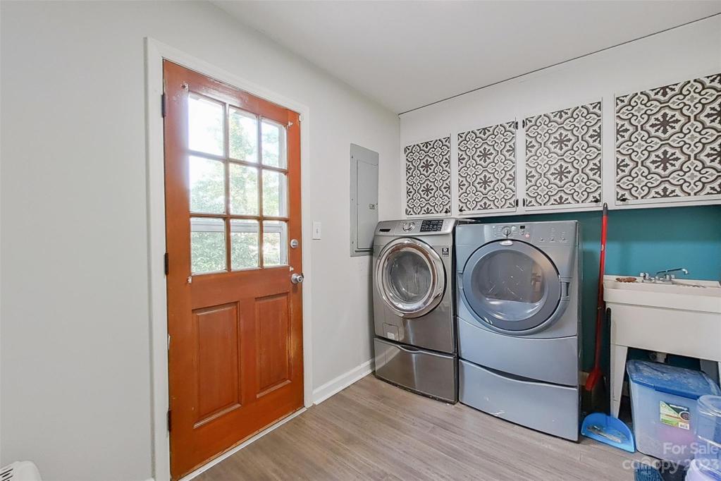 Laundry Room (Main Floor)