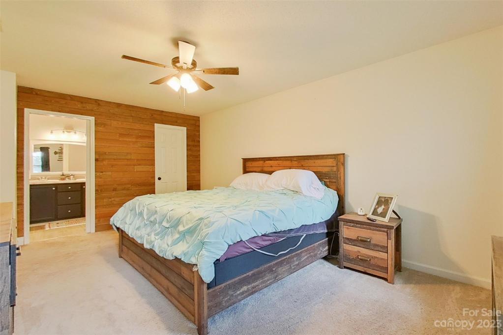 Primary Bedroom (2nd Floor)