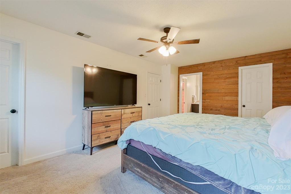 Primary Bedroom (2nd Floor)