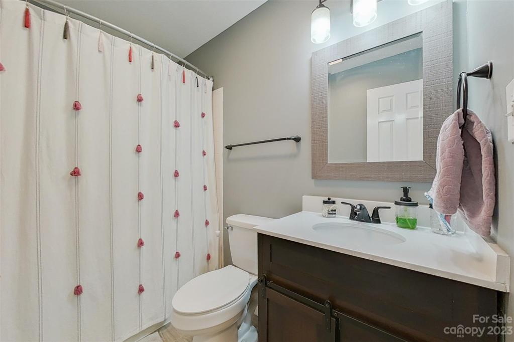 Full Bath (2nd Floor)