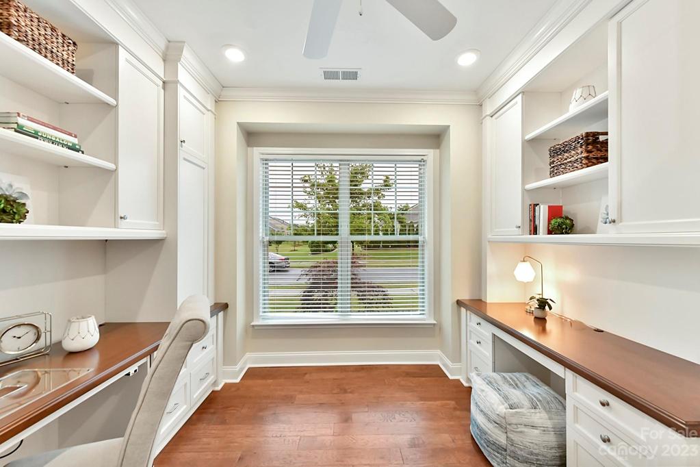 Craft or Office Rm with Built-in Desk, Moldings