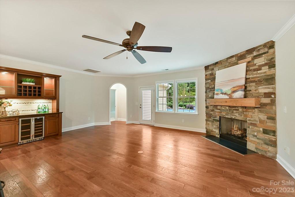 Great Room Views Pool! Hardwood Floors, Fan and Bar Access