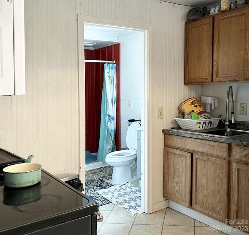 Main level apt.