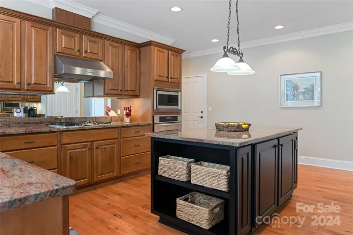 Tastefully appointed kitchen with stainless steel appliances and a great working flow for serious chefs or those aspiring to be!