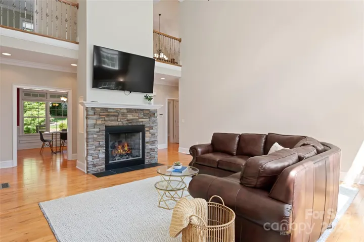 Neutral and birght 2- story great room