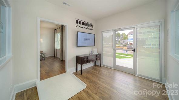 PHOTOS REPRESENTATIVE.