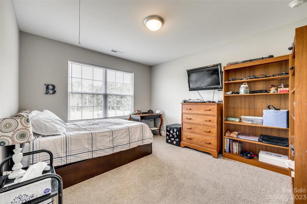 Secondary bedroom