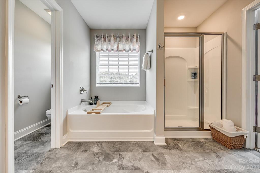 Large garden style tub