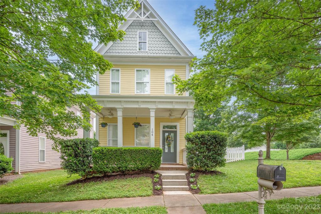 Charming Charleston style!