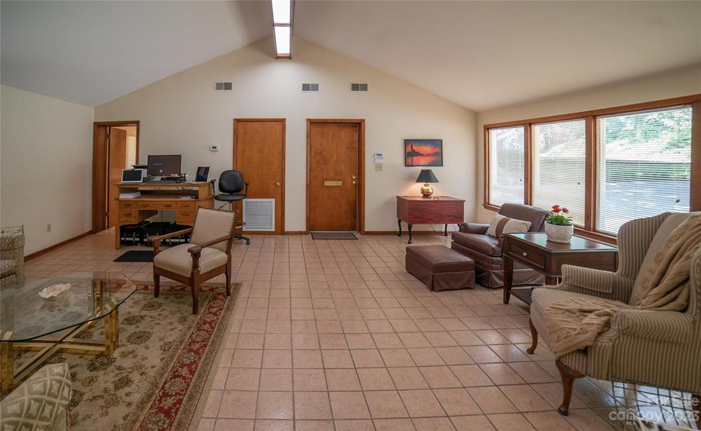 Family Room - photo 2