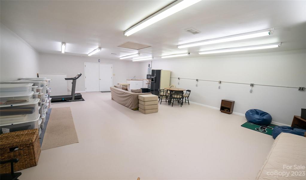 Bonus Room - 864 sq ftOff carport