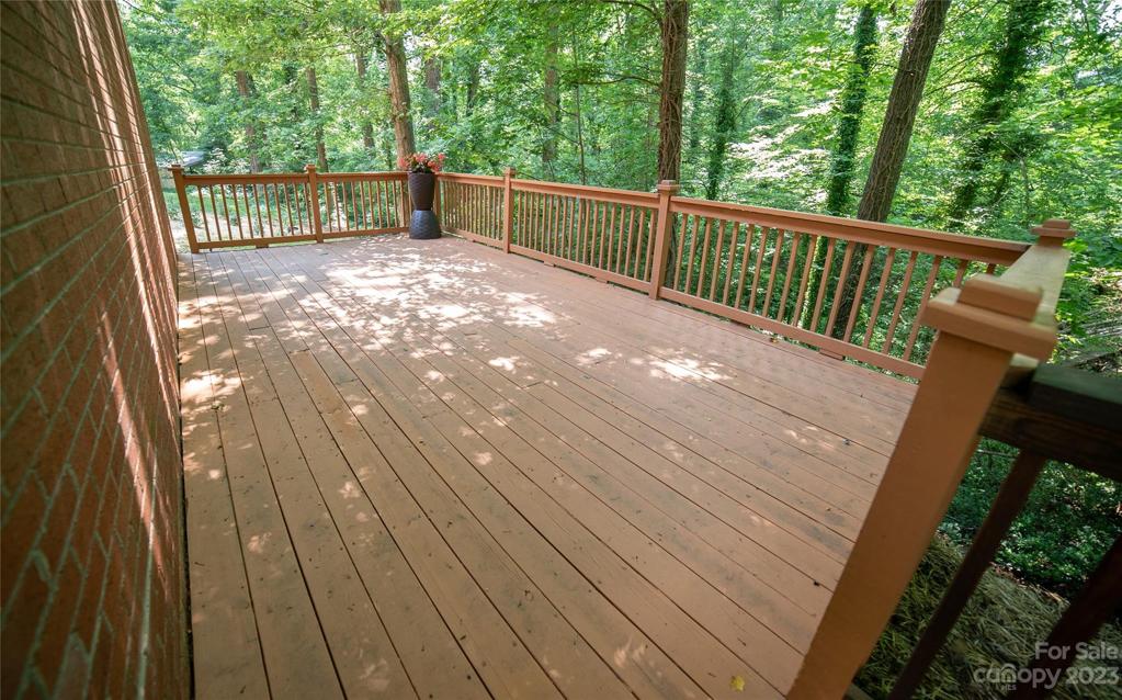 Deck - 288 sq ftOff Basement