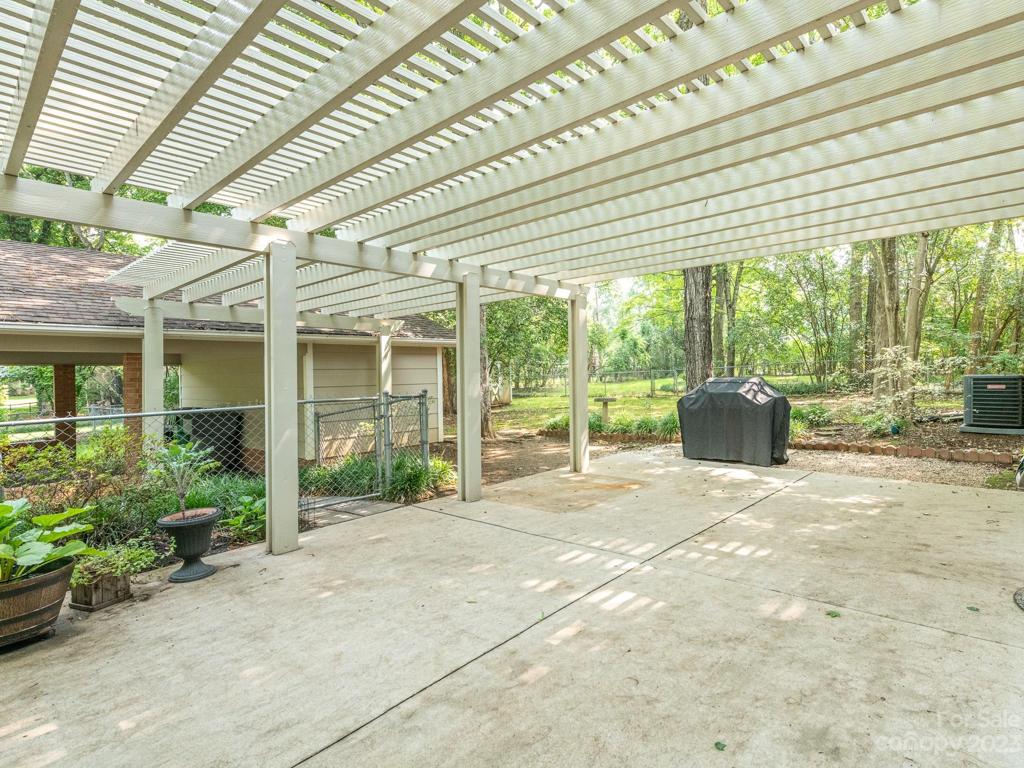 Backyard Patio and Pergola