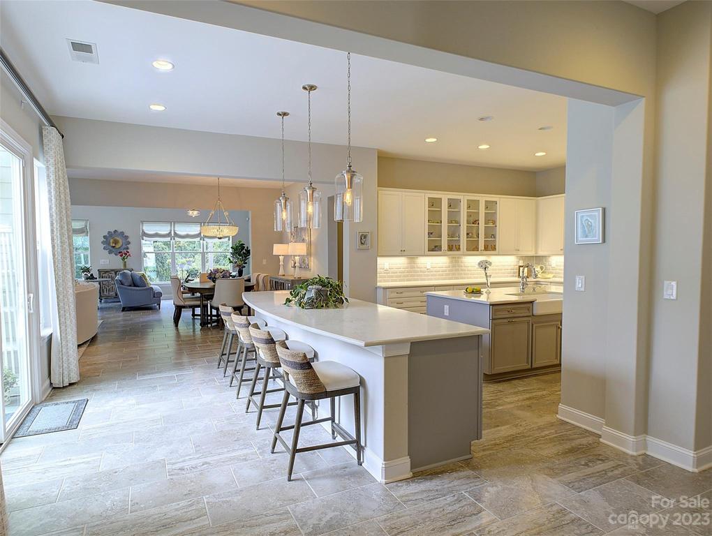 Kitchen Breakfast Bar