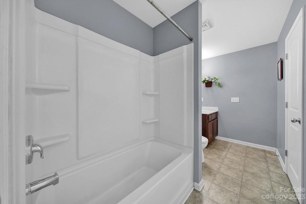 Guest Suite bathroom, upstairs