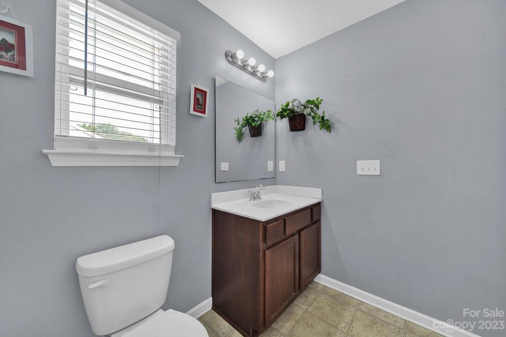 Guest Suite bathroom, upstairs