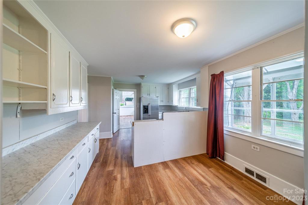 Built ins and Breakfast Nook