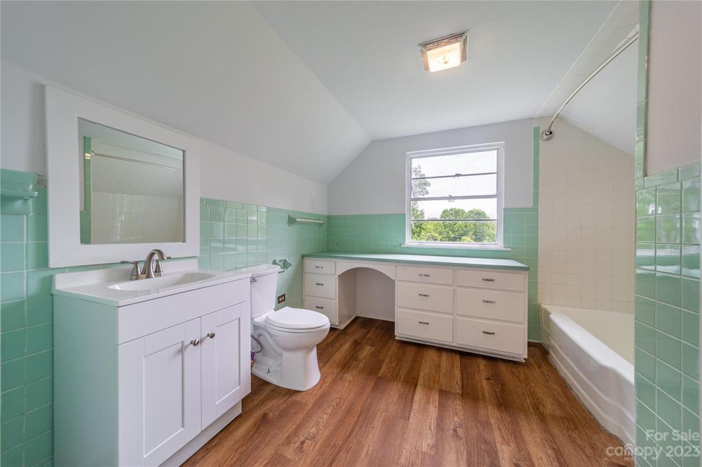 Full Bath Upstairs