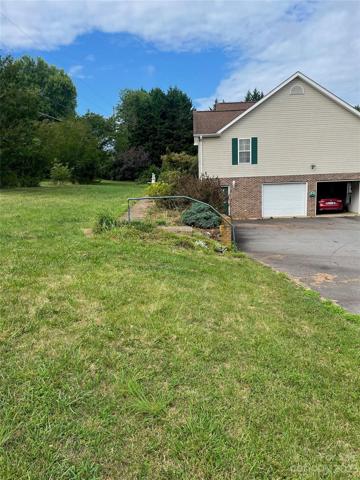 Right front driveway and walkway