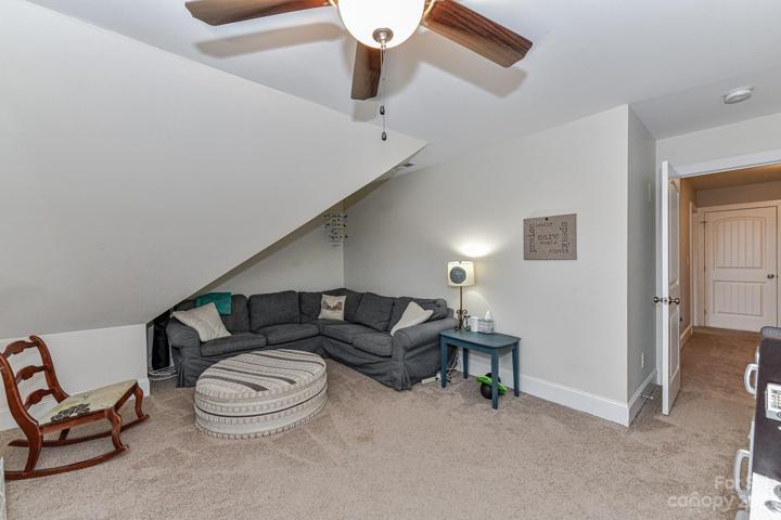 Bonus room/flex room/4th bedroom