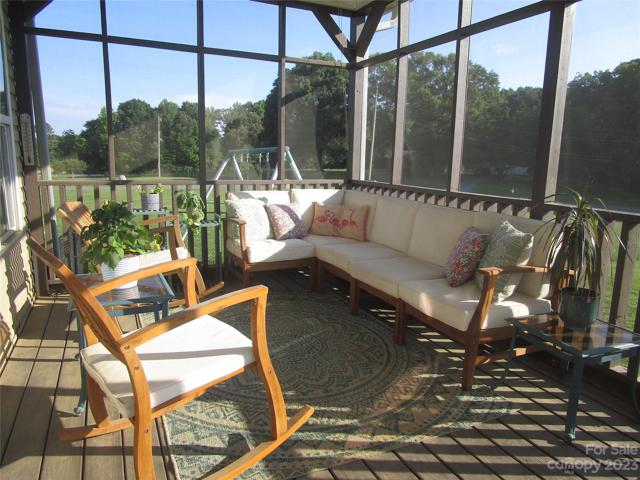 Screened-in backporch