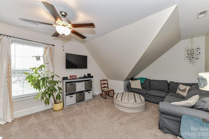 Bonus room/flex room or could be 4th bedroom