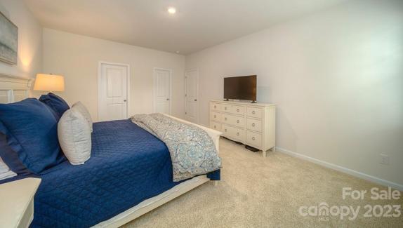 PHOTOS REPRESENTATIVE