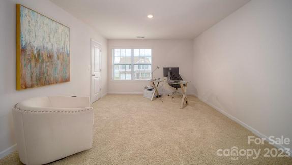 PHOTOS REPRESENTATIVE