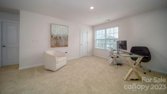 PHOTOS REPRESENTATIVE