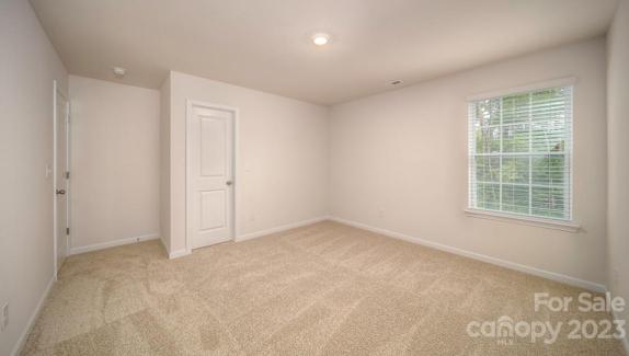 PHOTOS REPRESENTATIVE