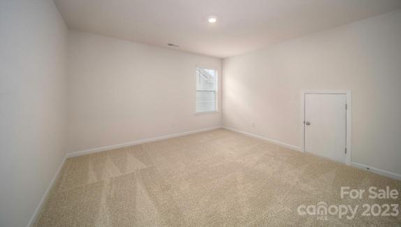 PHOTOS REPRESENTATIVE