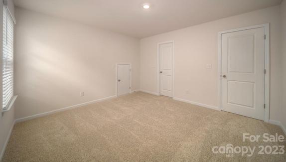 PHOTOS REPRESENTATIVE