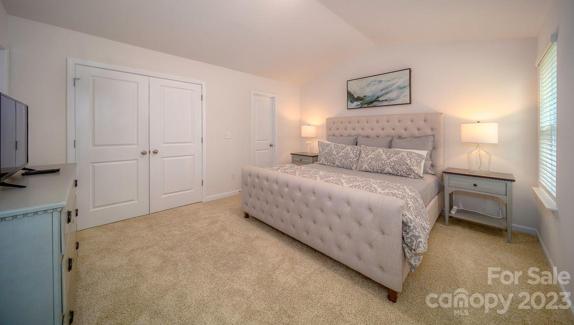 PHOTOS REPRESENTATIVE