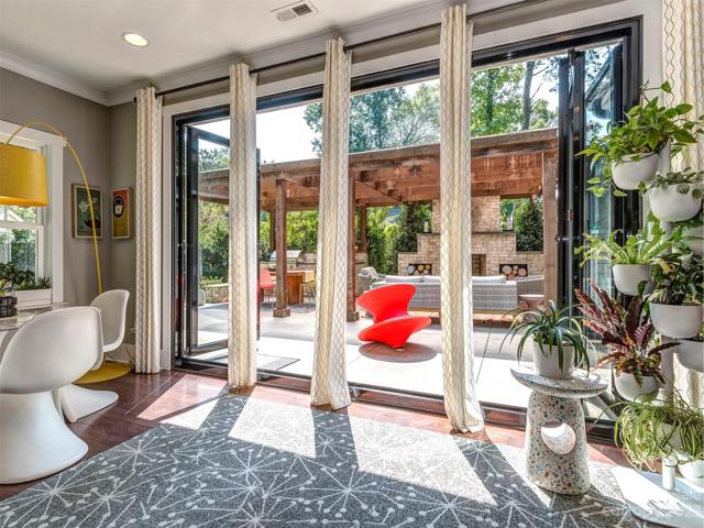 Bring the Outdoors Indoors! Large Accordian Doors Open to Amazing Outdoor Space!